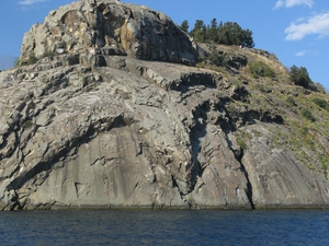 Скала на берегу моря