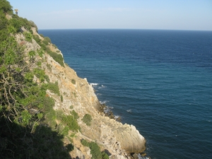 Вид на Черное море с обрыва скалы