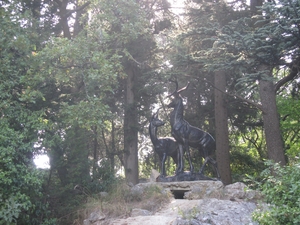Скульптура оленей в парке Фороса в Крыму