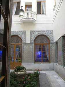 Внутренний дворик в Ливадийском дворце в Крыму