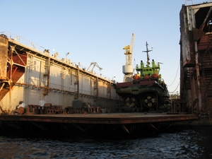 Корабль на ремонте в плавучем доке Севастополя