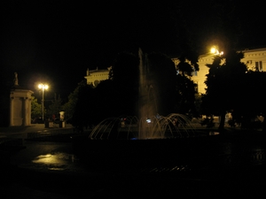 Вечерний фонтан в Севастополе в Крыму