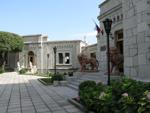 Передний фасад здания юсуповского дворца в Крыму