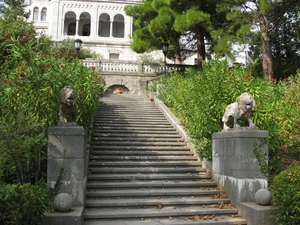 Львы перед лестницей к Юсуповскому дворцу
