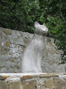 Памятник кошке в Гурзуфе
