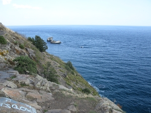 Вид на море с отвесной скалы мыса Плака в Крыму
