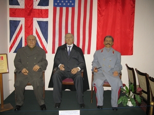 Выставка восковых фигур в Ливадийском дворце -  Сталин, Рузвельт, Черчилль